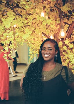 A profile image of Makayla