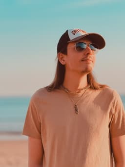 A profile image of LE JOLI PAPILLON