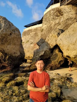 A profile image of Aras Opraza