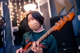 A profile image of Debussin