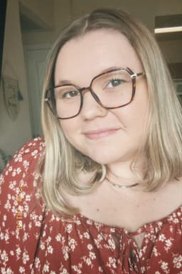 A profile image of KristenMoura