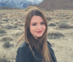 A profile image of Hannah Wright