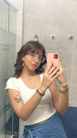 A profile image of Lariii