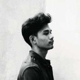 A profile image of LEE RAY