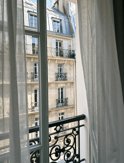 A profile image of Meet me in Paris