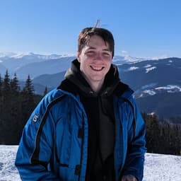 A profile image of Yurtur